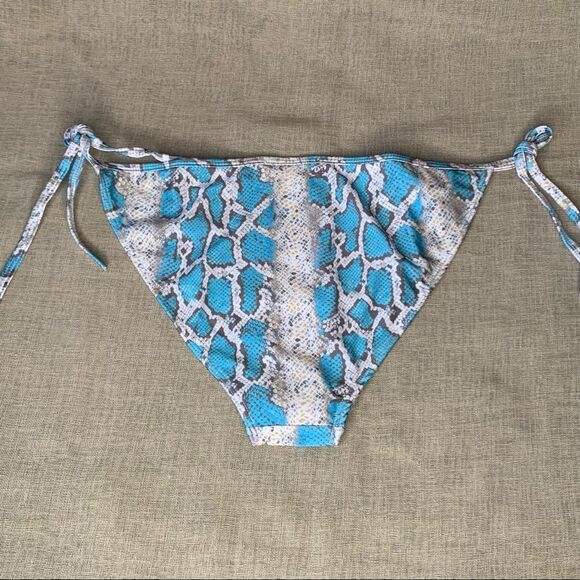 String Bikini Bottom Medium - Picture 2 of 5